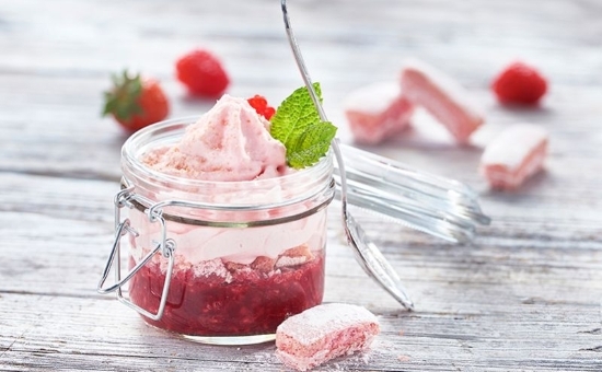 Compotée de fruits rouges, craquant de Biscuit Rose et son nuage rose
