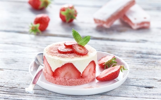 Cheesecake aux fruits rouges et aux Biscuits Roses