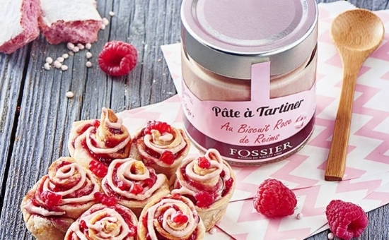 Rose framboise et pâte à tartiner au Biscuit Rose
