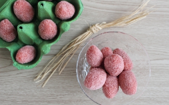 Dessert créatif Œufs aux amandes et Biscuits Roses de Reims