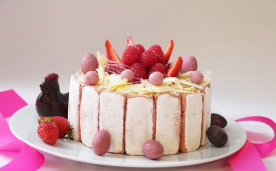 Charlotte chocolat blanc & framboises et Biscuits Roses