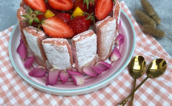 Charlotte aux fraises et mangue