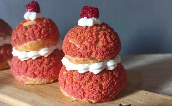 Religieuses avec craquelin aux Biscuits Roses de Reims
