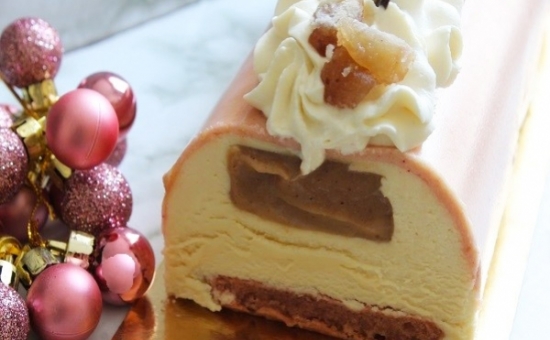 Bûche au Biscuit Rose, chocolat blanc et marron