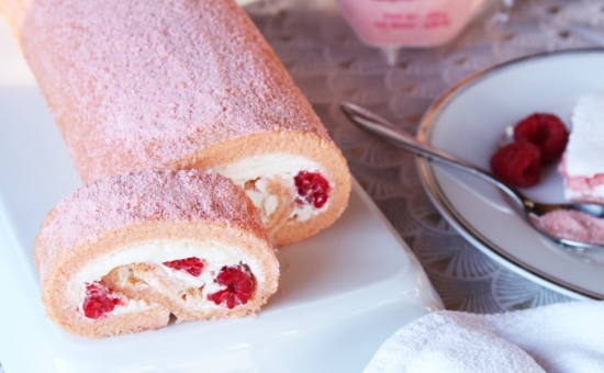 Roulé au Biscuit Rose