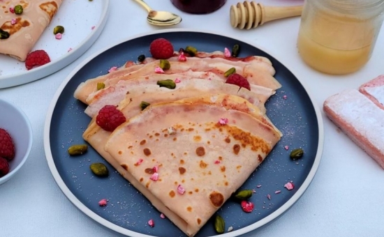 Crêpes à la poudre de biscuits rose au Thermomix 