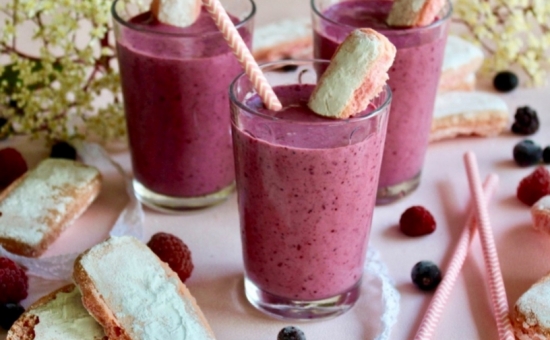 Smoothie aux fruits rouges et Biscuits Roses